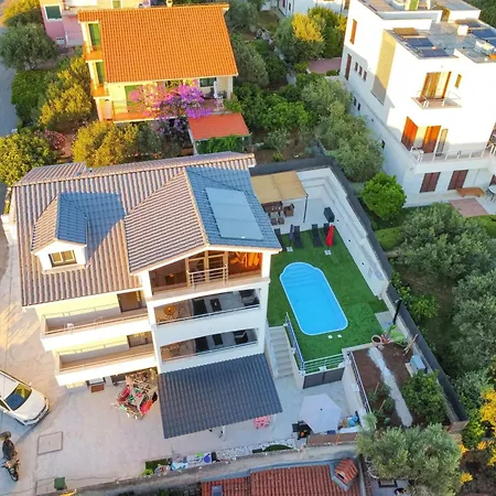 Neli Apartament *